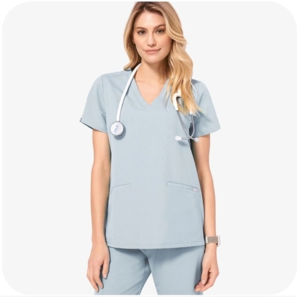 Size XS. Figs Casma Three pocket scrub top